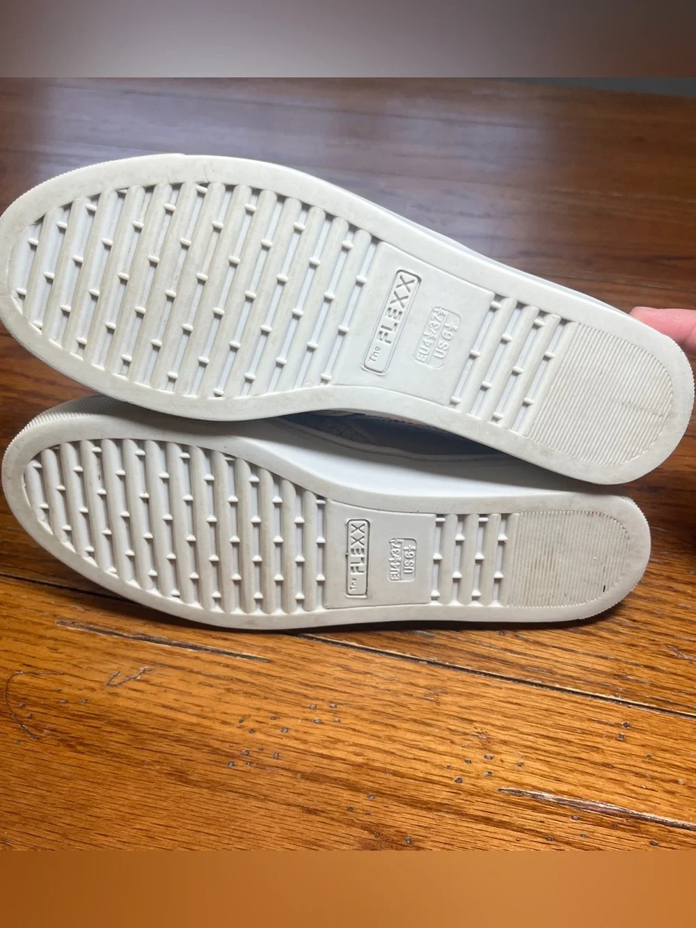 The Flexx Women’s slip on shoes 6.5
